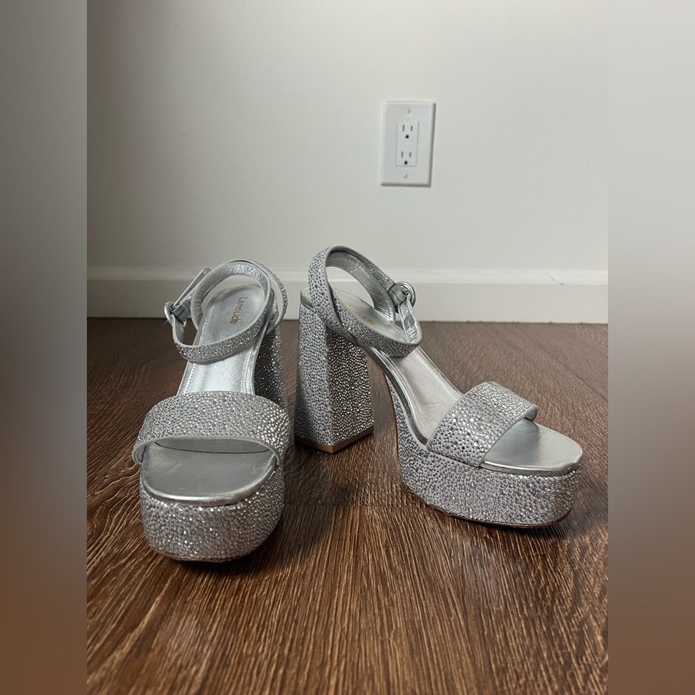 NWOB Larroude Dolly Crystal Platform Sandal Grey Suede size 8